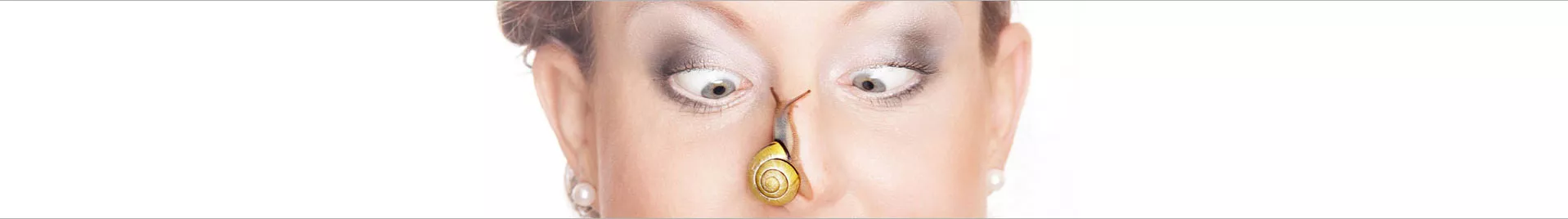 model_mit_schnecke_auf_der_nase model_mit_schnecke_auf_der_nase